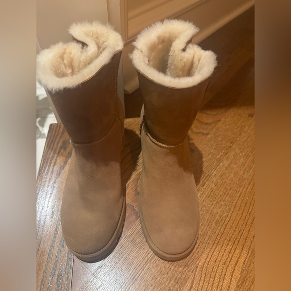 UGG Classic Femme Toggle Wedge Boot Size 9.5 - Picture 3 of 5